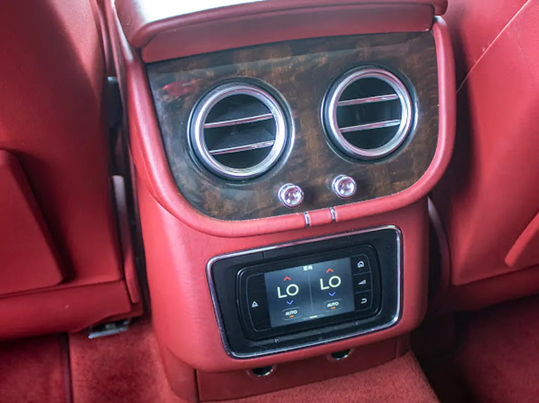 BENTLEY Bentayga Standard 2018 - photo 6 - Import Émirats | International Cars