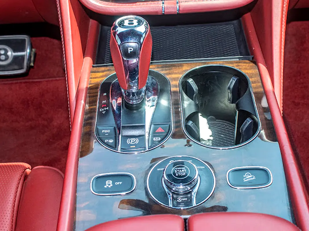 BENTLEY Bentayga Standard 2018 - photo 8 - Import Émirats | International Cars