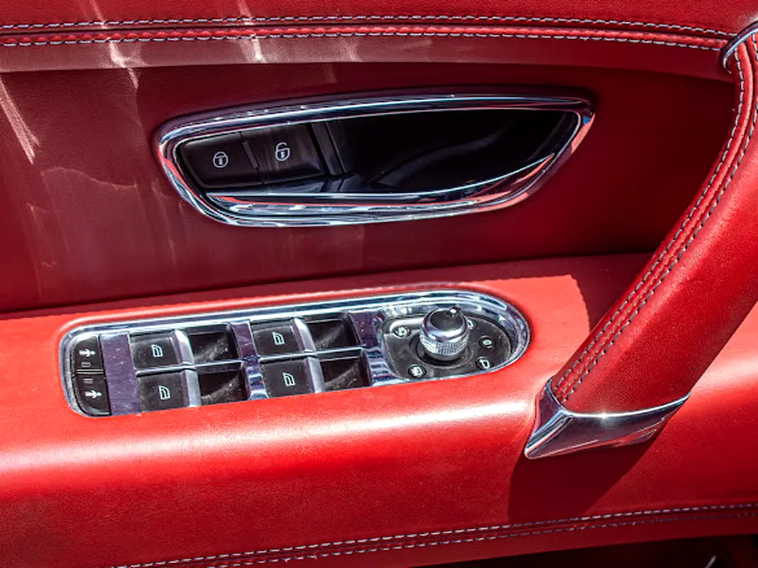 BENTLEY Bentayga Standard 2018 - photo 9 - Import Émirats | International Cars