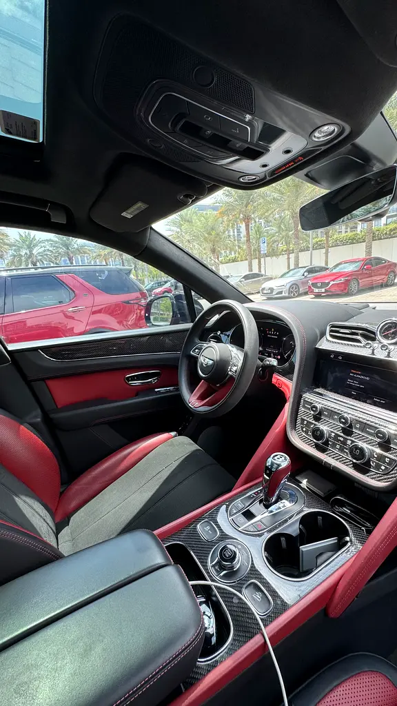 BENTLEY Bentayga S 2023 - photo 8 - Import Émirats | International Cars