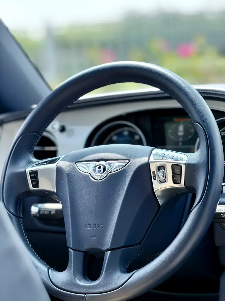 BENTLEY Flying Spur W12 2016 - photo 11 - Import Émirats | International Cars