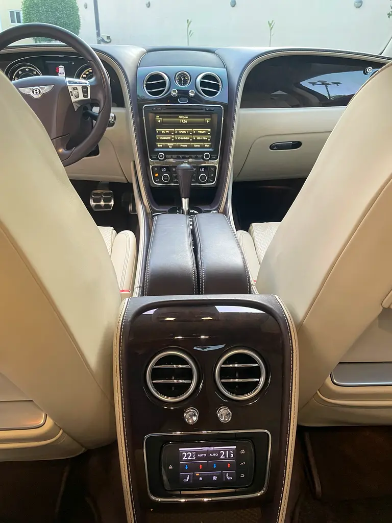 BENTLEY Flying Spur Mulliner 2016 - photo 10 - Import Émirats | International Cars