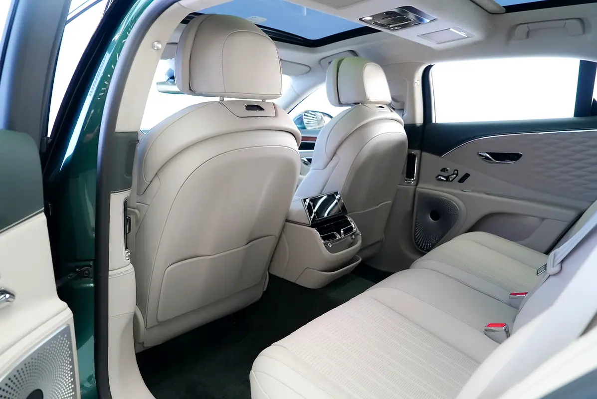 BENTLEY Flying Spur Azure 2024 - photo 10 - Import Émirats | International Cars