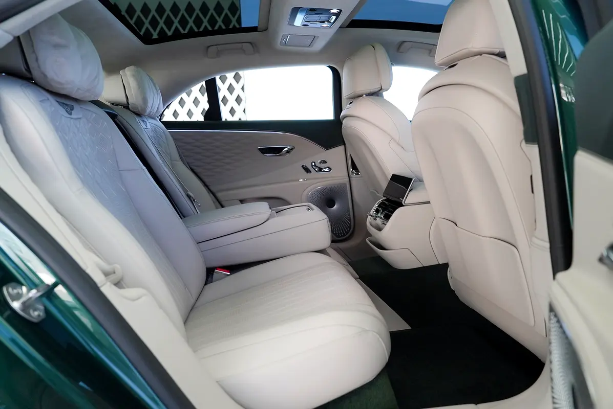 BENTLEY Flying Spur Azure 2024 - photo 11 - Import Émirats | International Cars
