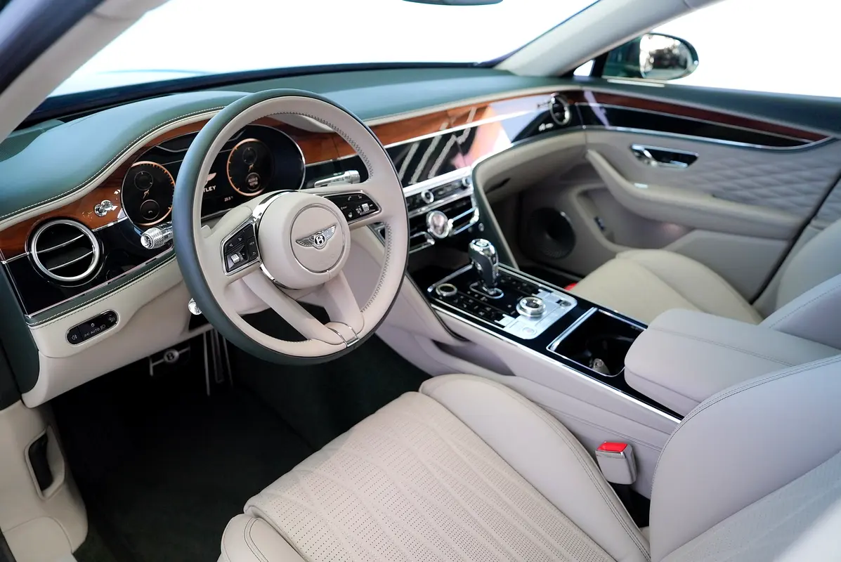 BENTLEY Flying Spur Azure 2024 - photo 7 - Import Émirats | International Cars