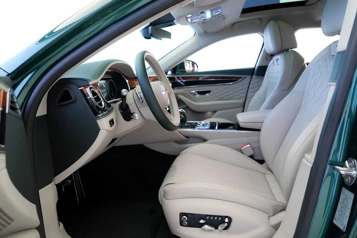 BENTLEY Flying Spur Azure 2024 - photo 8 - Import Émirats | International Cars