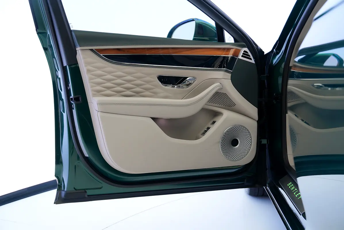 BENTLEY Flying Spur Azure 2024 - photo 9 - Import Émirats | International Cars