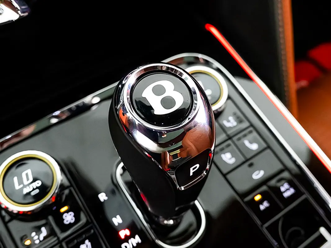 BENTLEY Flying Spur Azure 2023 - photo 9 - Import Émirats | International Cars