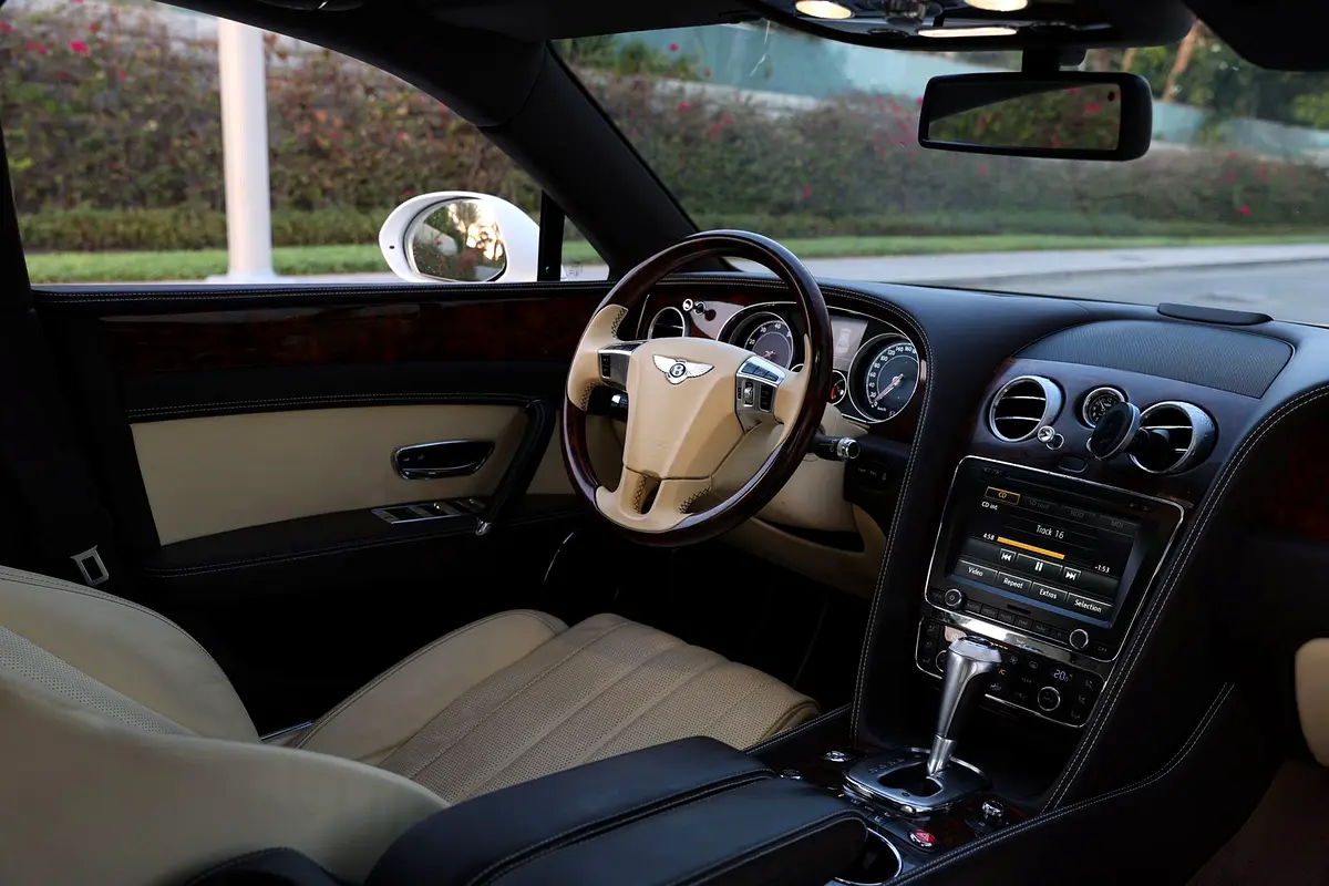 BENTLEY Flying Spur W12 2015 - photo 3 - Import Émirats | International Cars