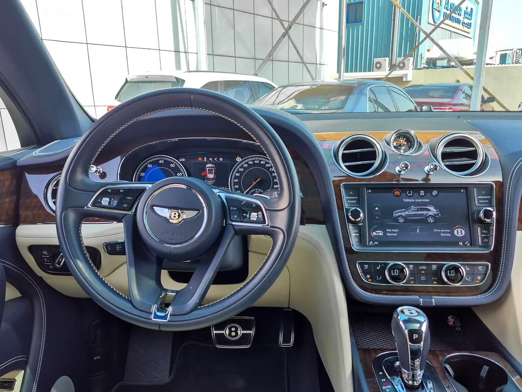 BENTLEY Bentayga Standard 2020 - photo 10 - Import Émirats | International Cars