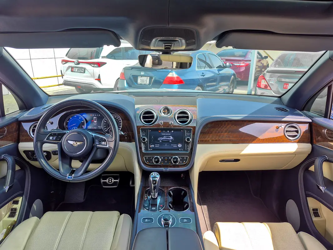 BENTLEY Bentayga Standard 2020 - photo 9 - Import Émirats | International Cars