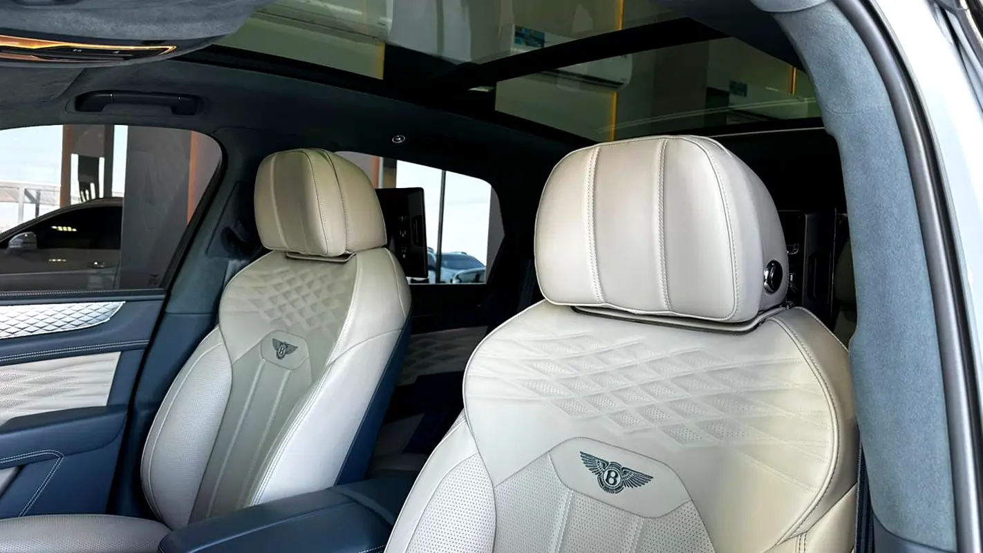 BENTLEY Bentayga Signature 2024 - photo 10 - Import Émirats | International Cars