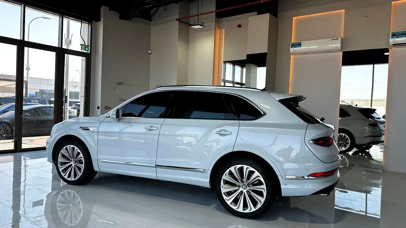 BENTLEY Bentayga Signature 2024 - photo 12 - Import Émirats | International Cars