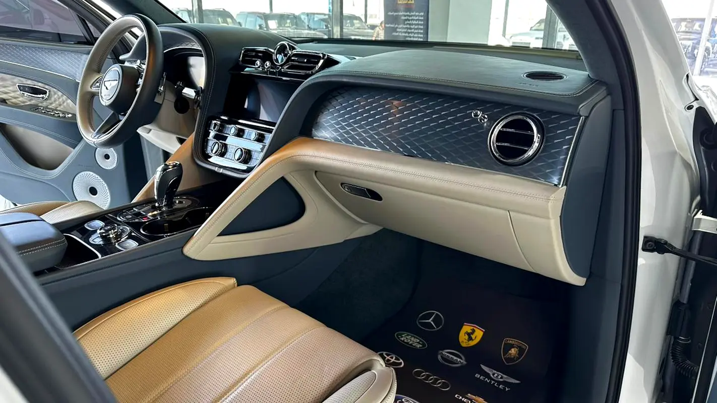 BENTLEY Bentayga Signature 2024 - photo 6 - Import Émirats | International Cars