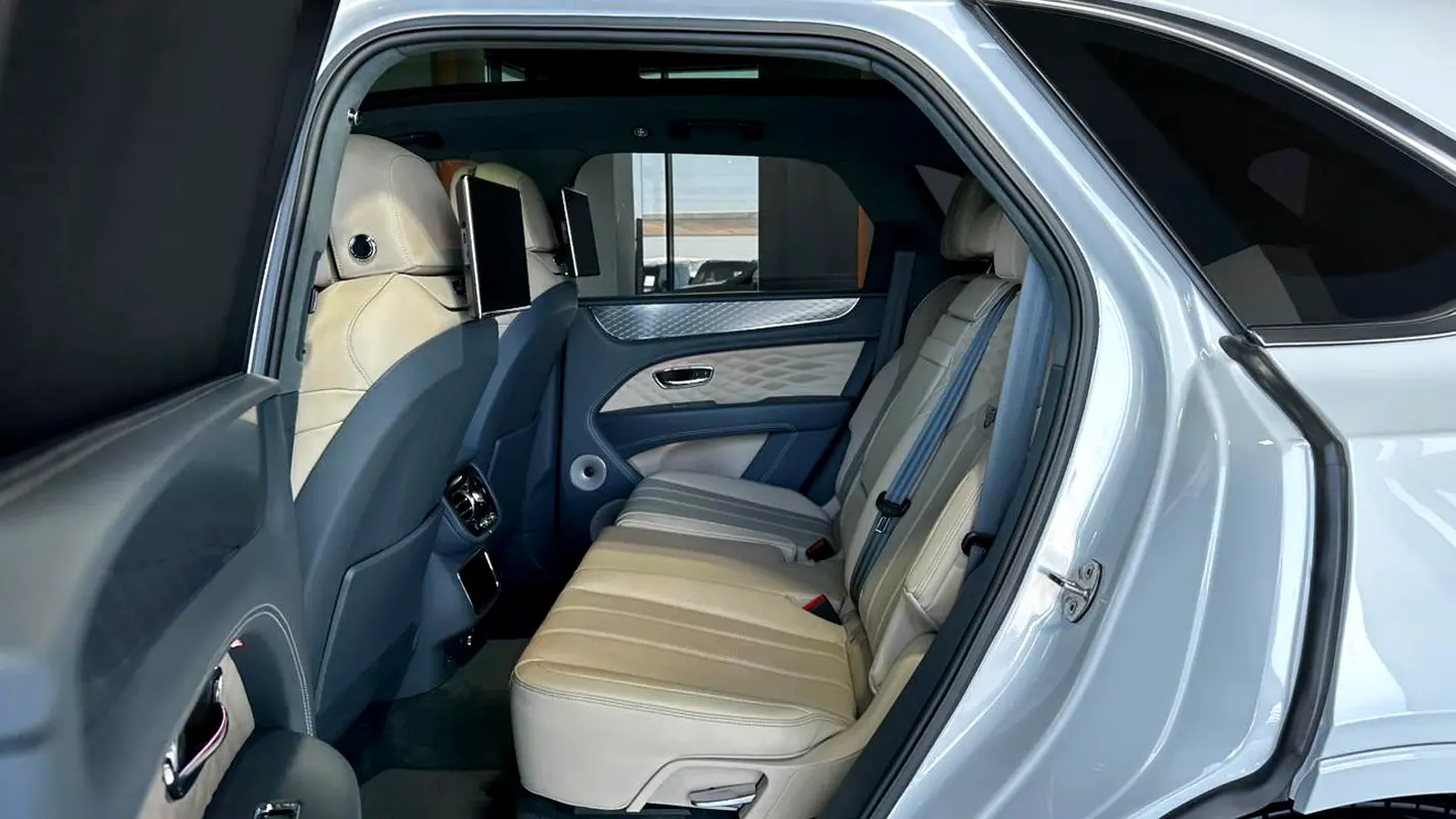 BENTLEY Bentayga Signature 2024 - photo 8 - Import Émirats | International Cars