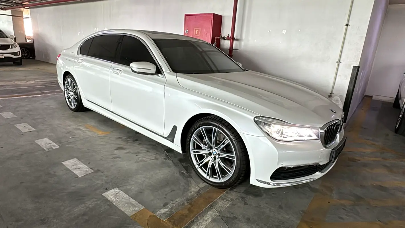 BMW 7-Series 730Li 2019 - photo 2 - Import Émirats | International Cars