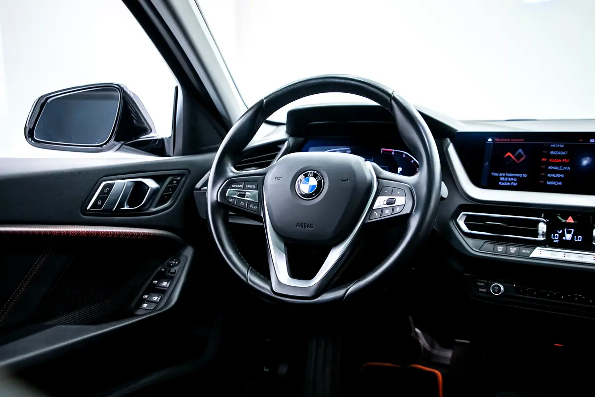 BMW 1-Series 120i 2021 - photo 9 - Import Émirats | International Cars