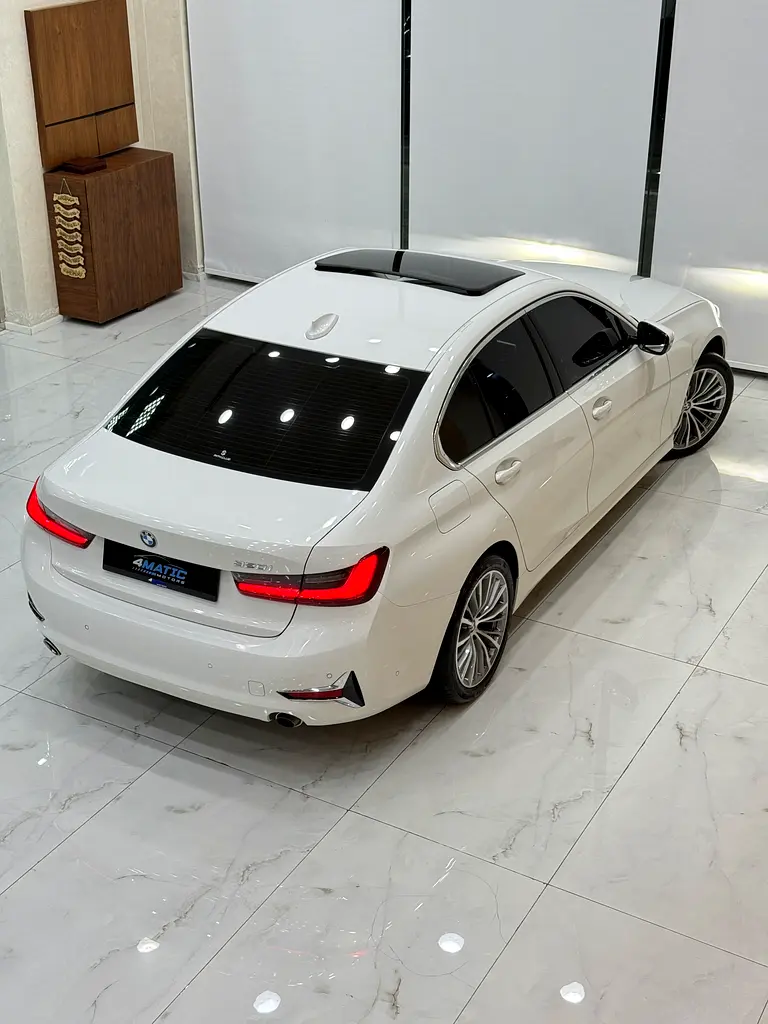 BMW 3-Series 320i 2022 - photo 10 - Import Émirats | International Cars