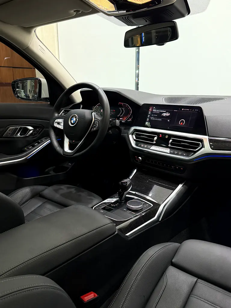 BMW 3-Series 320i 2022 - photo 12 - Import Émirats | International Cars