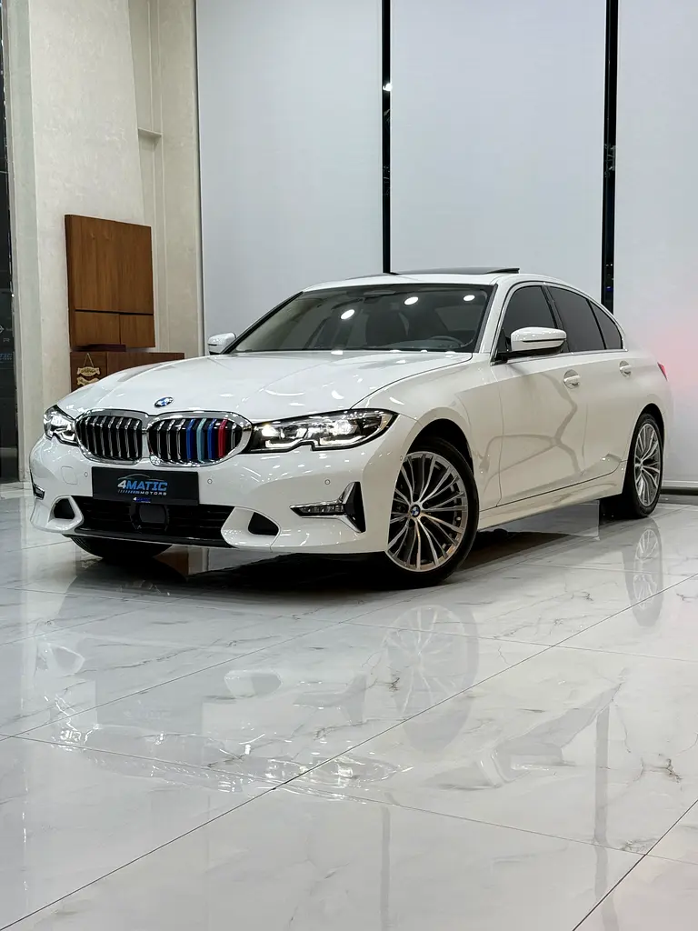 BMW 3-Series 320i 2022 - photo 2 - Import Émirats | International Cars