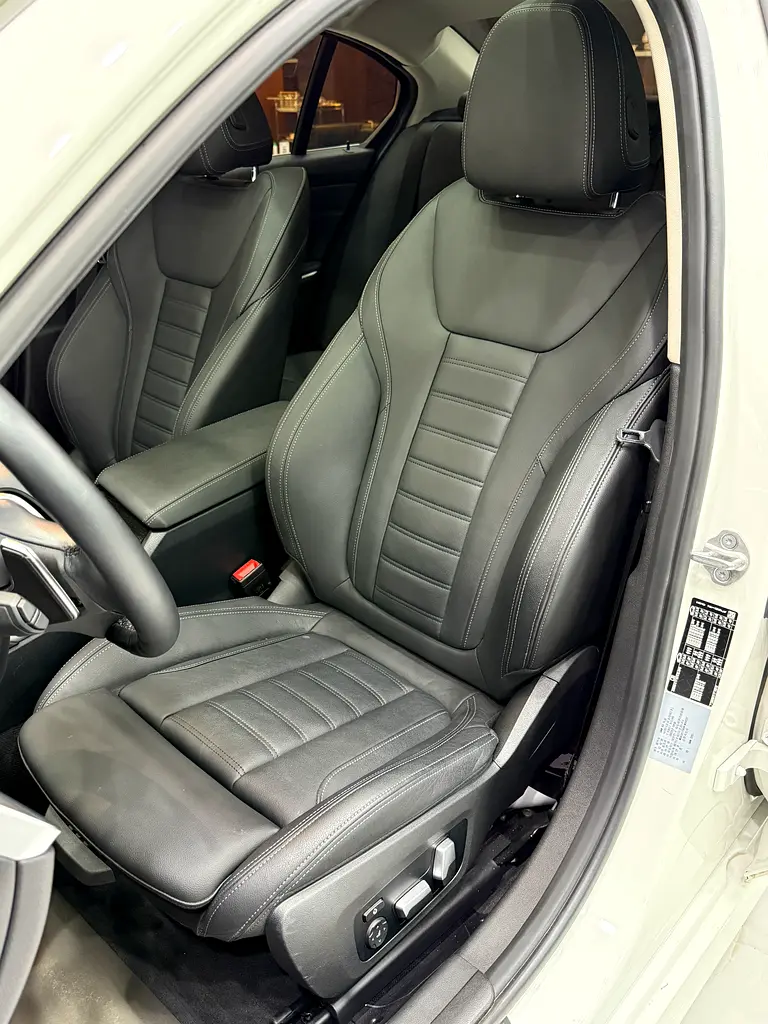 BMW 3-Series 320i 2022 - photo 9 - Import Émirats | International Cars