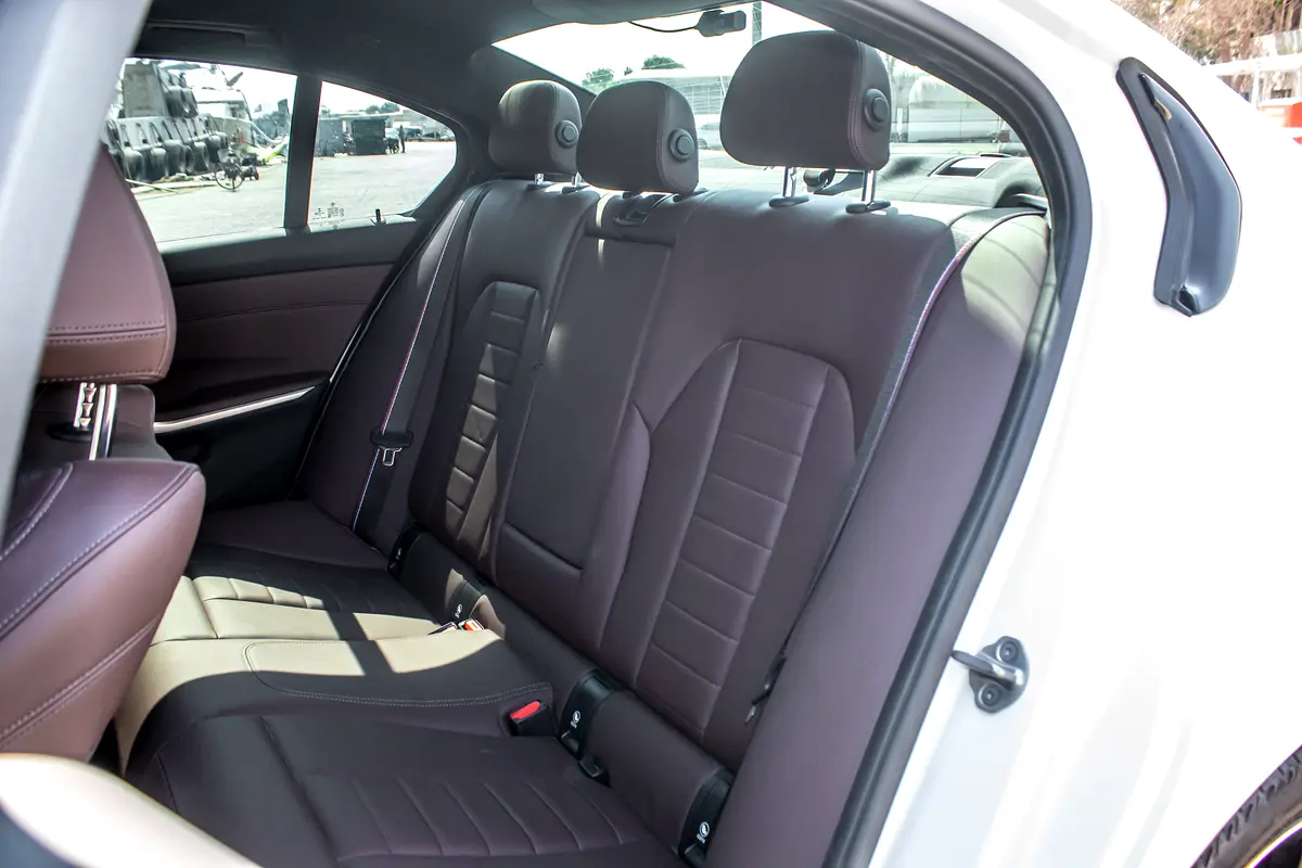 BMW 3-Series M340i 2025 - photo 10 - Import Émirats | International Cars