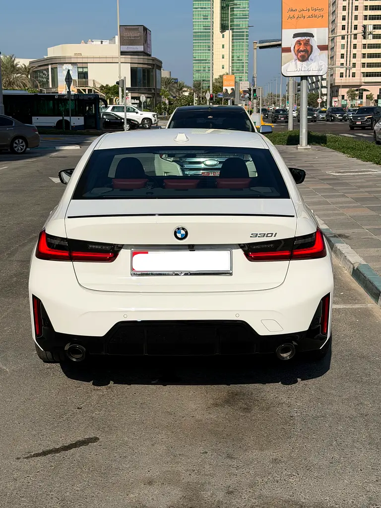 BMW 3-Series 330i 2025 - photo 10 - Import Émirats | International Cars