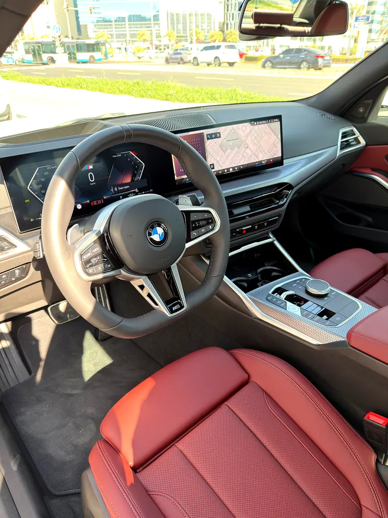 BMW 3-Series 330i 2025 - photo 12 - Import Émirats | International Cars