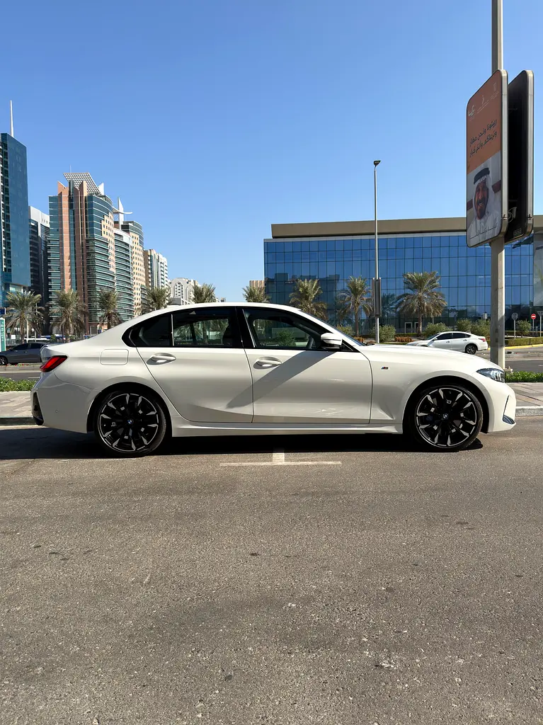 BMW 3-Series 330i 2025 - photo 6 - Import Émirats | International Cars