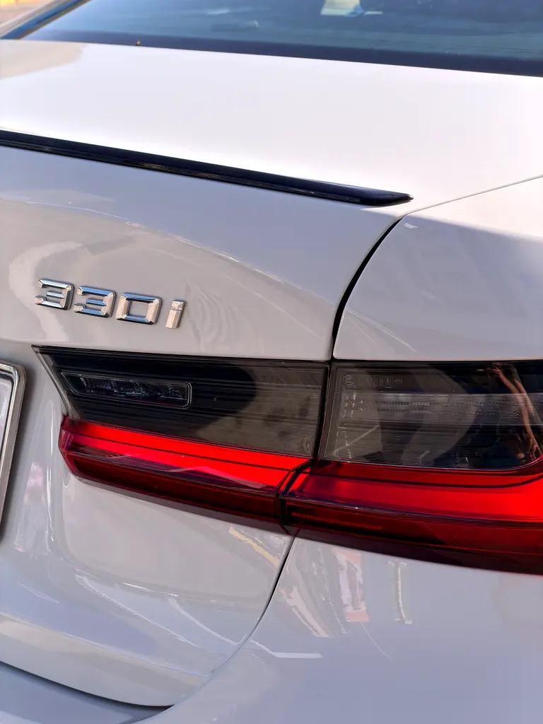 BMW 3-Series 330i 2025 - photo 9 - Import Émirats | International Cars