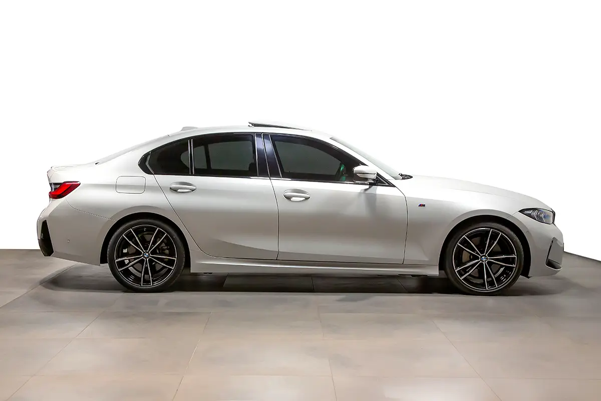 BMW 3-Series 330i 2024 - photo 2 - Import Émirats | International Cars
