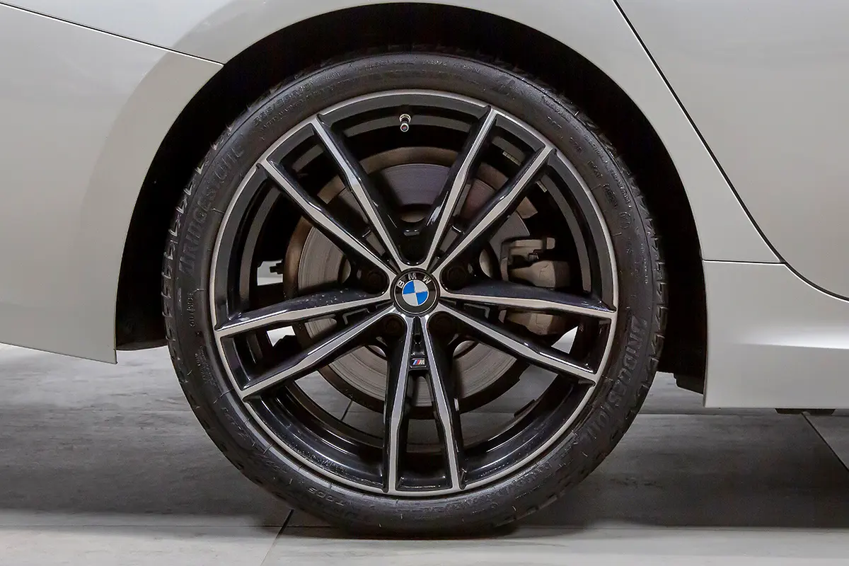 BMW 3-Series 330i 2024 - photo 7 - Import Émirats | International Cars