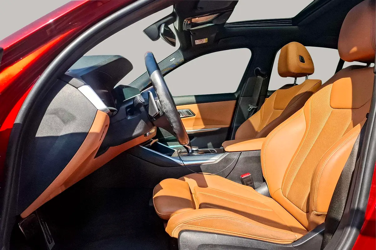 BMW 3-Series 330i 2022 - photo 11 - Import Émirats | International Cars