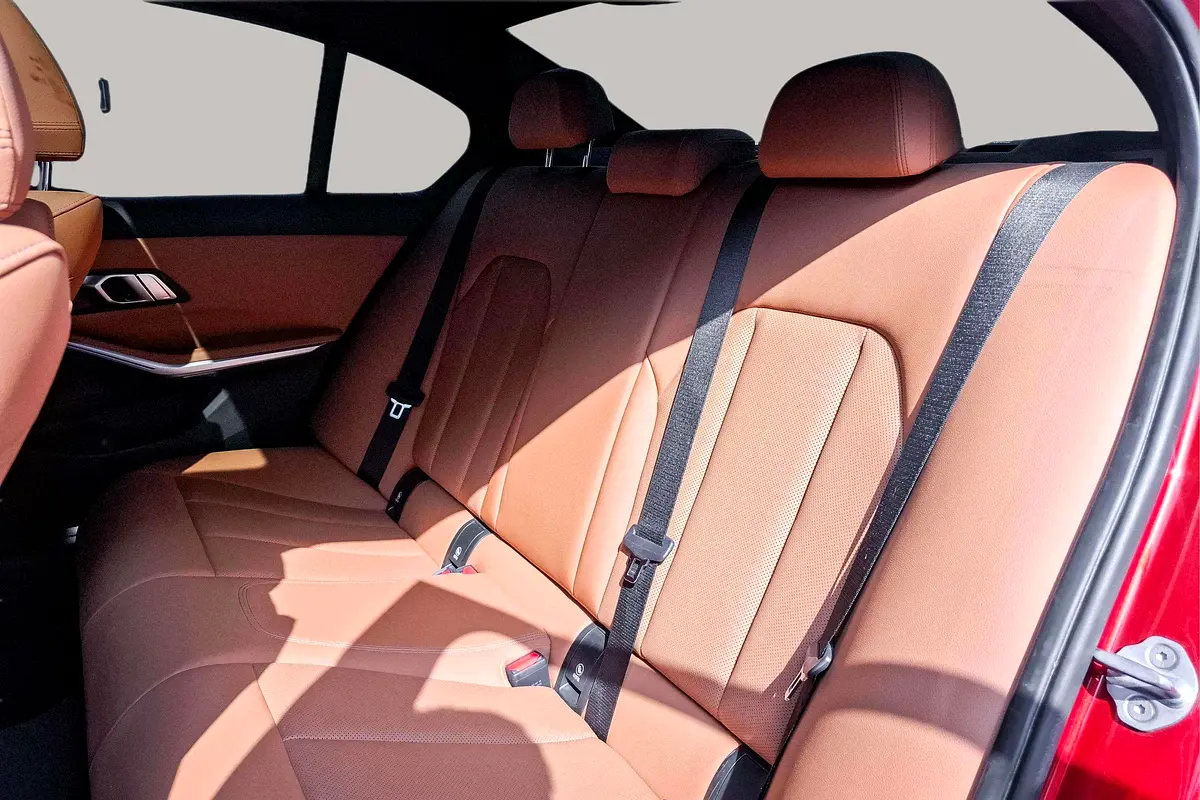 BMW 3-Series 330i 2022 - photo 12 - Import Émirats | International Cars