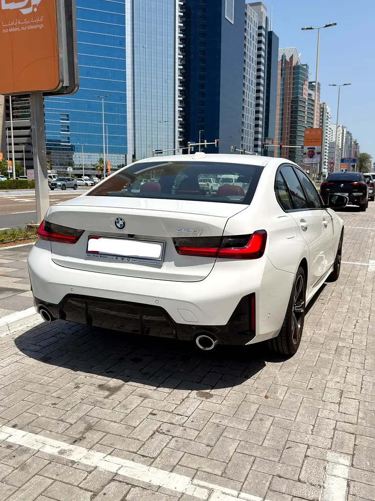BMW 3-Series 320i 2025 - photo 10 - Import Émirats | International Cars