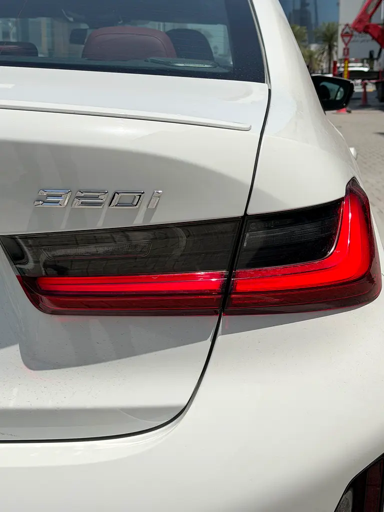 BMW 3-Series 320i 2025 - photo 12 - Import Émirats | International Cars