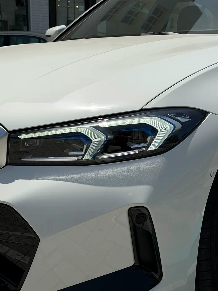 BMW 3-Series 320i 2025 - photo 5 - Import Émirats | International Cars