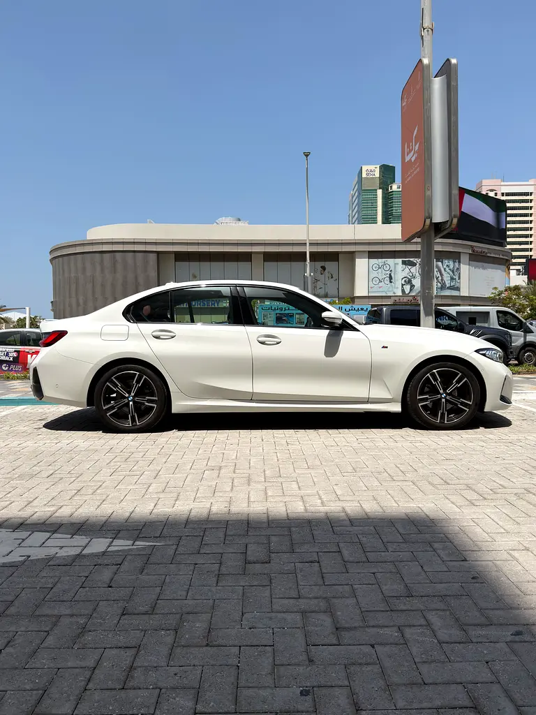 BMW 3-Series 320i 2025 - photo 6 - Import Émirats | International Cars