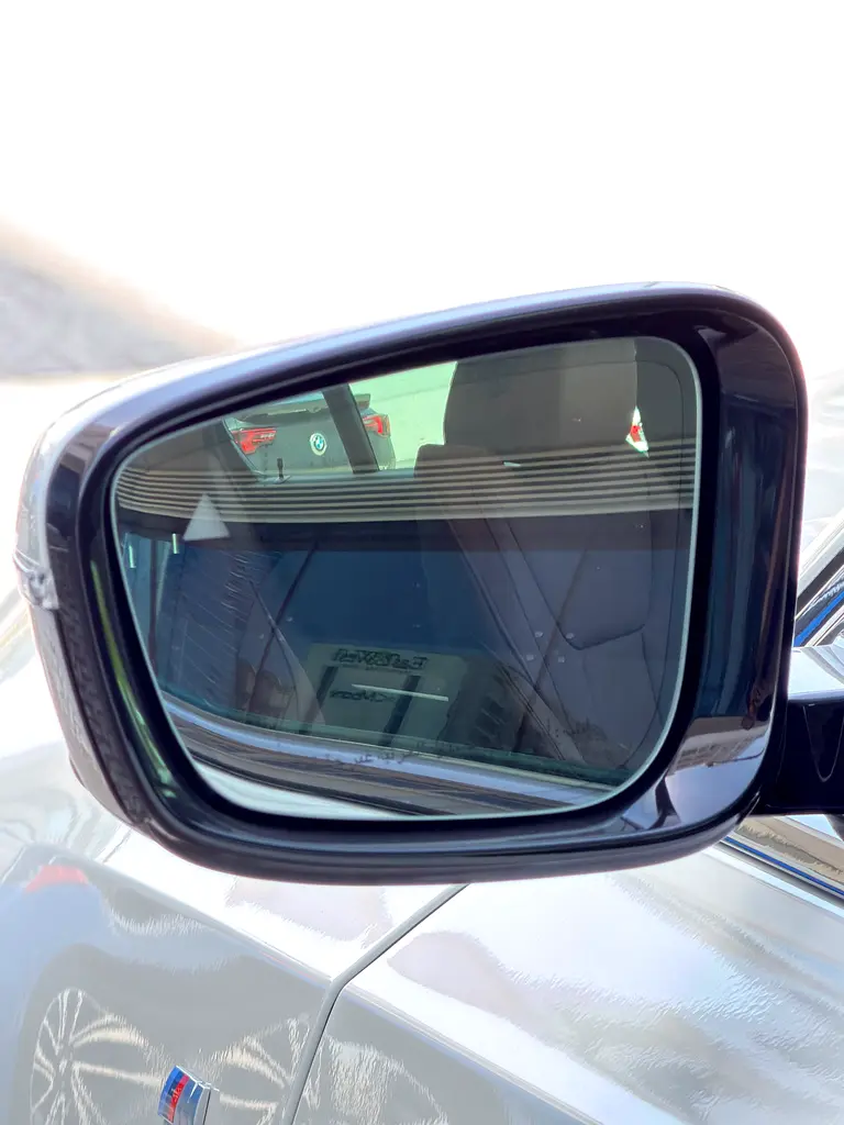 BMW 3-Series 320i 2025 - photo 8 - Import Émirats | International Cars