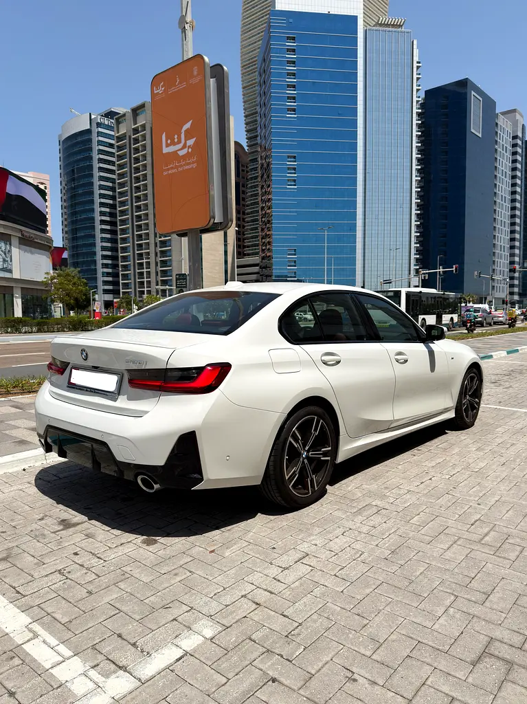 BMW 3-Series 320i 2025 - photo 9 - Import Émirats | International Cars