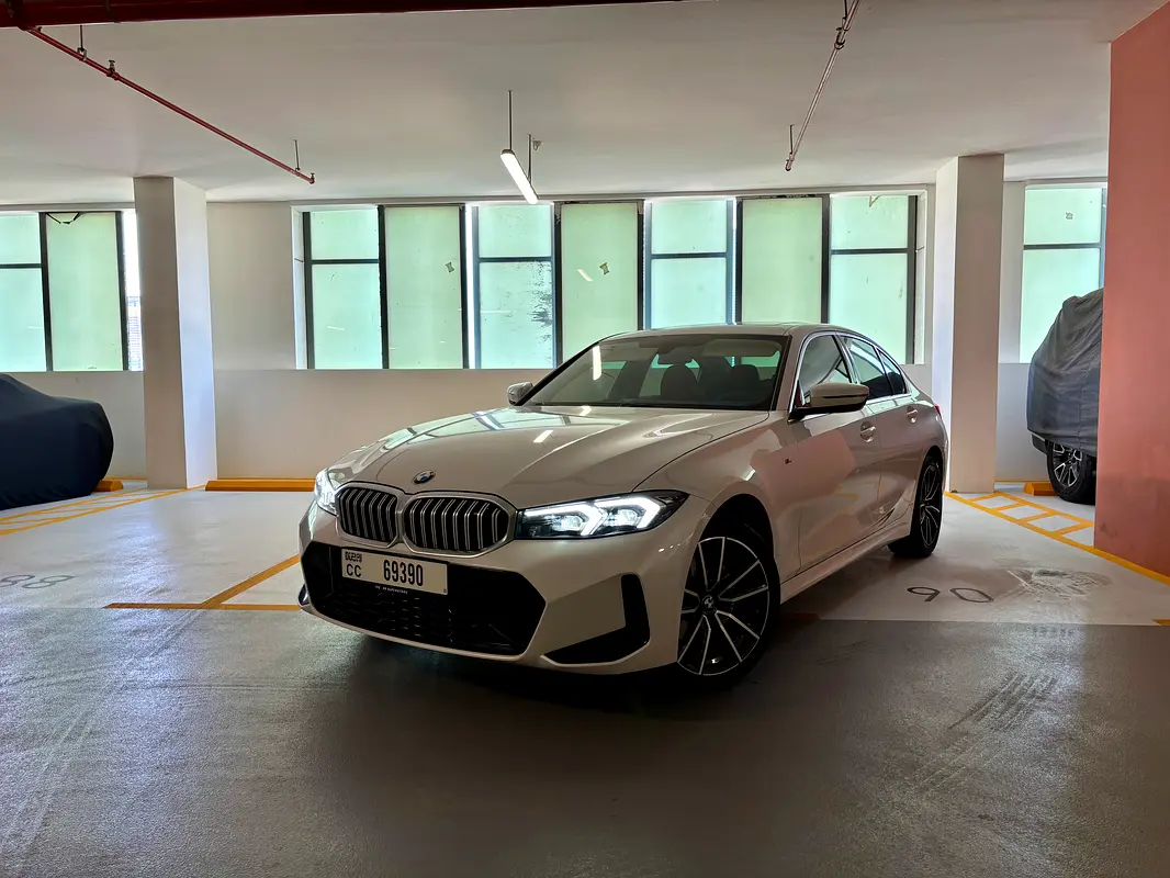 BMW 3-Series 320i 2023 - photo 2 - Import Émirats | International Cars