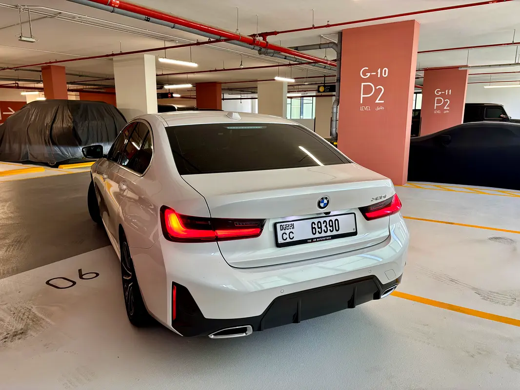 BMW 3-Series 320i 2023 - photo 4 - Import Émirats | International Cars