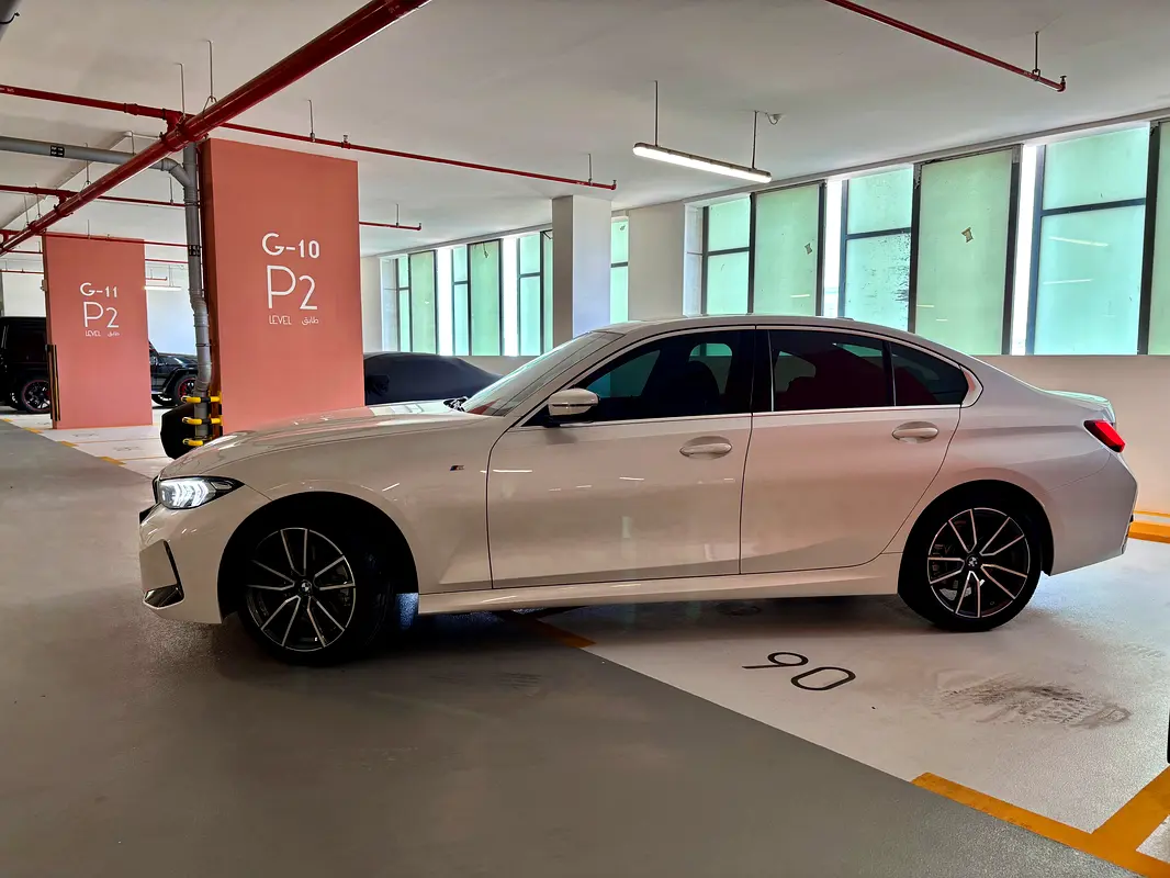 BMW 3-Series 320i 2023 - photo 5 - Import Émirats | International Cars
