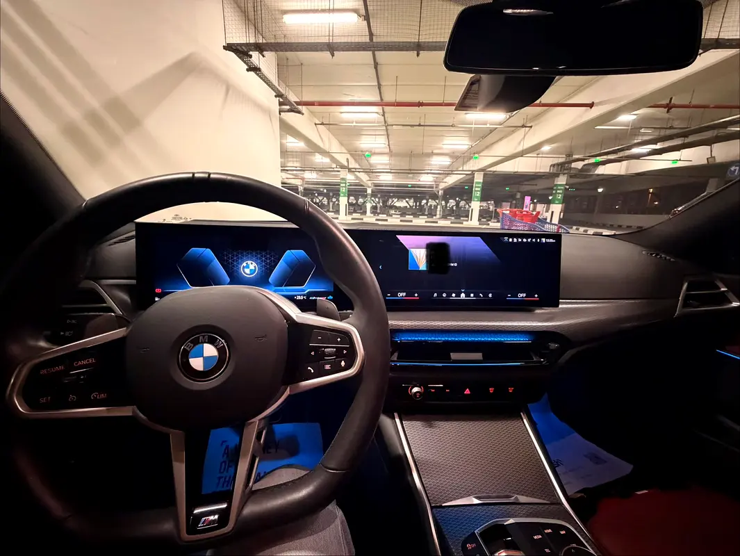 BMW 3-Series 320i 2025 - photo 10 - Import Émirats | International Cars