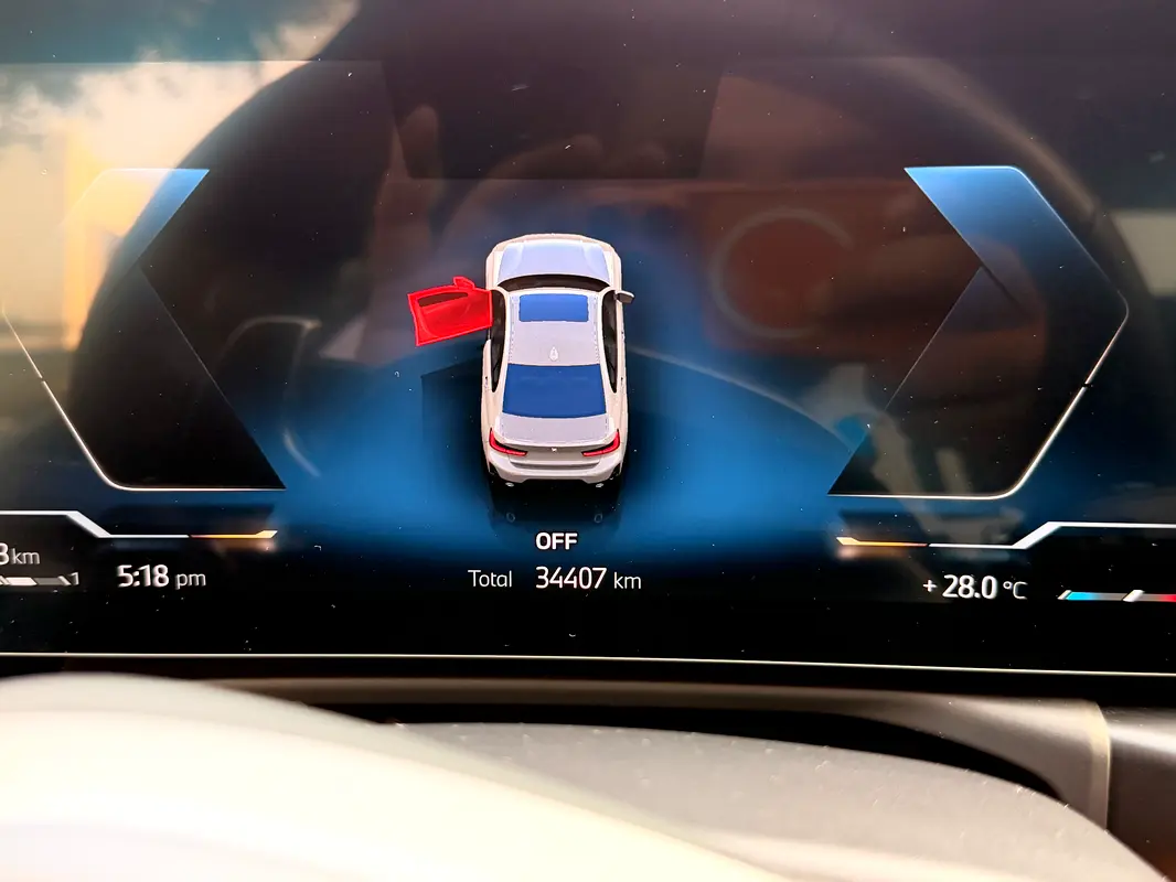 BMW 3-Series 320i 2025 - photo 12 - Import Émirats | International Cars