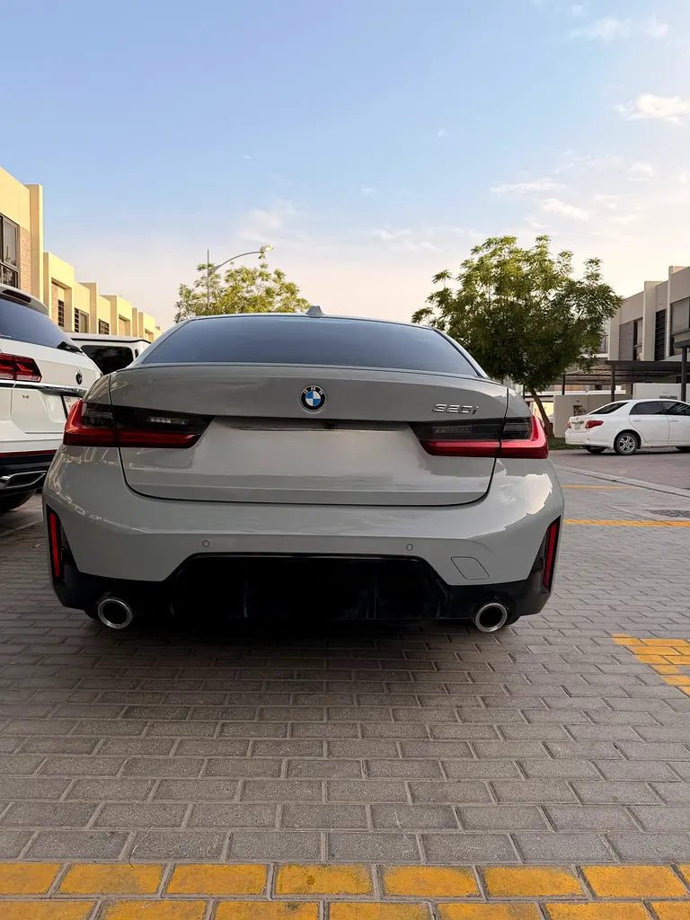 BMW 3-Series 320i 2025 - photo 4 - Import Émirats | International Cars