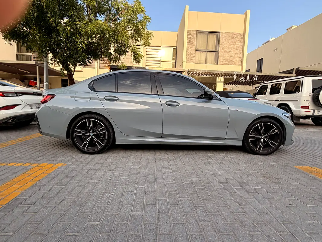 BMW 3-Series 320i 2025 - photo 5 - Import Émirats | International Cars