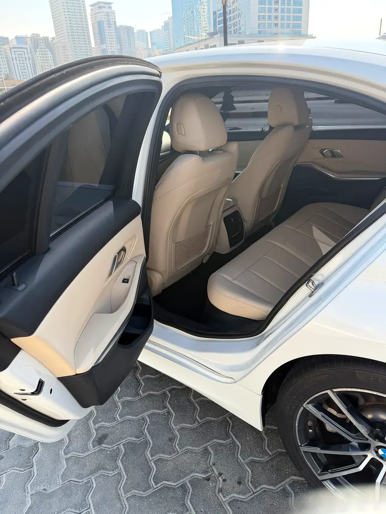 BMW 3-Series 330i 2019 - photo 4 - Import Émirats | International Cars