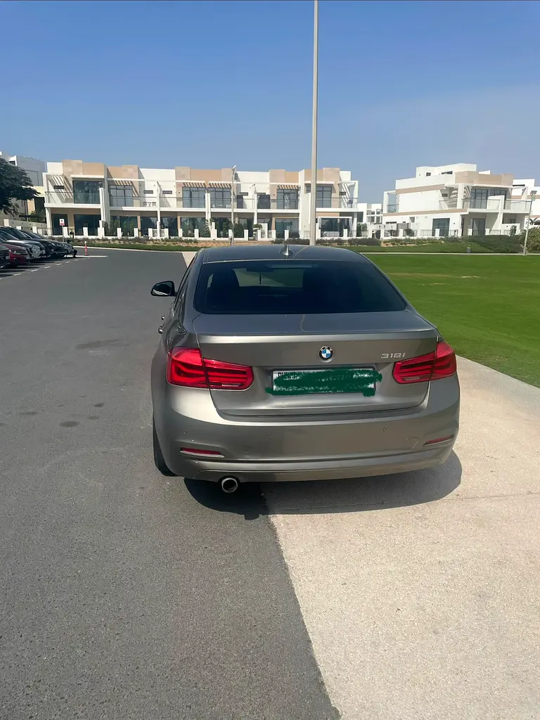 BMW 3-Series 318i 2018 - photo 2 - Import Émirats | International Cars