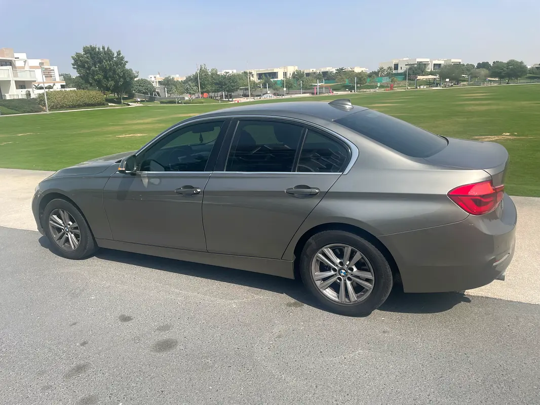 BMW 3-Series 318i 2018 - photo 3 - Import Émirats | International Cars